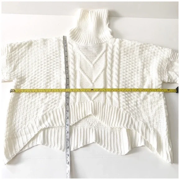 NWOT White cropped Sweater - Picture 5 of 6